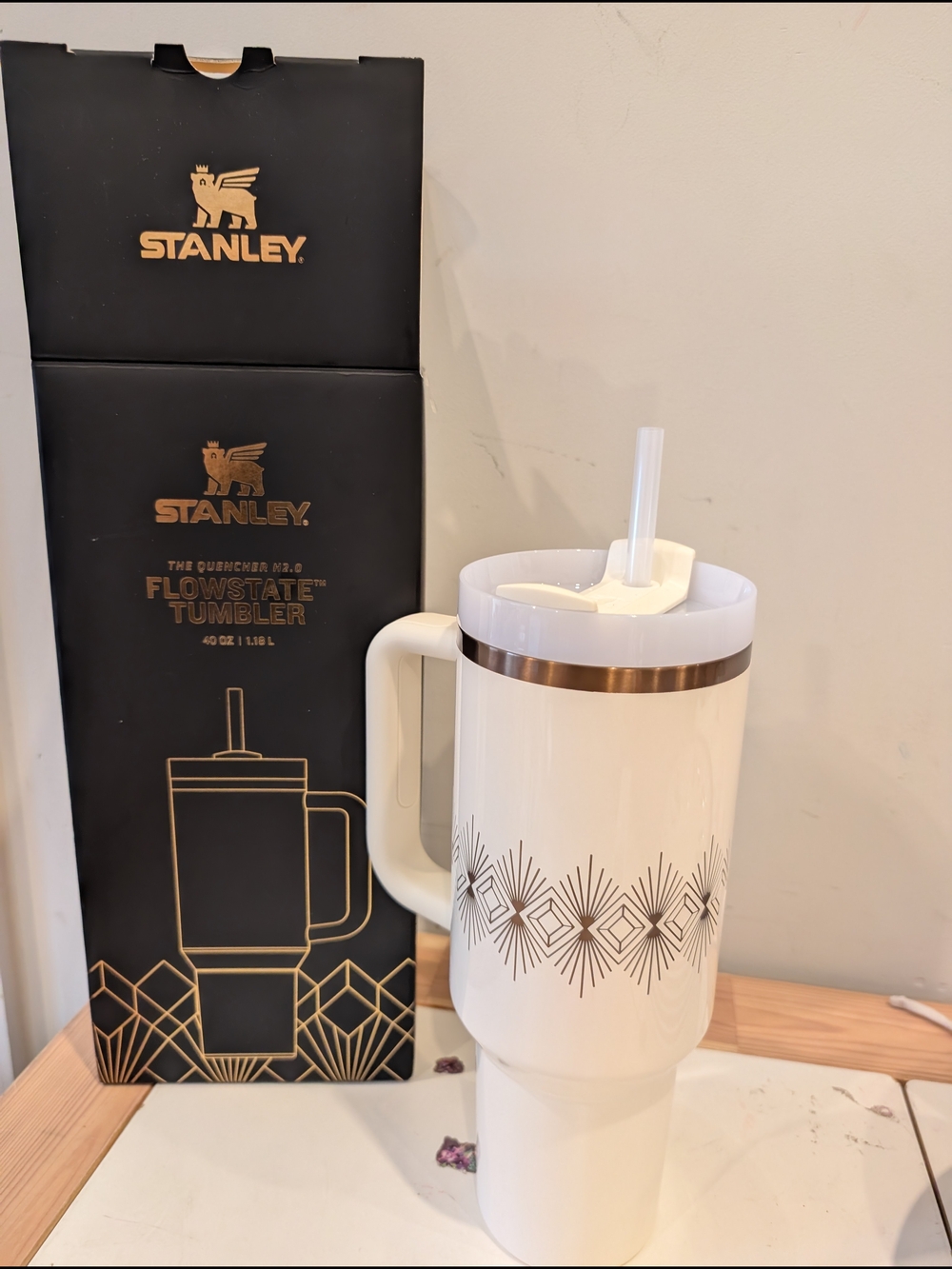 Stanley New White Flowstate Travel Tumbler Deco 40oz Limited Edition Holiday - Picture 5 of 7